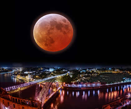 Bloodmoon above Porto, the region where 3V Underwear is made